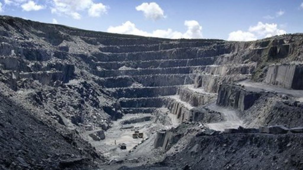 Penrhyn Quarry wins Welsh government loan help - BBC News