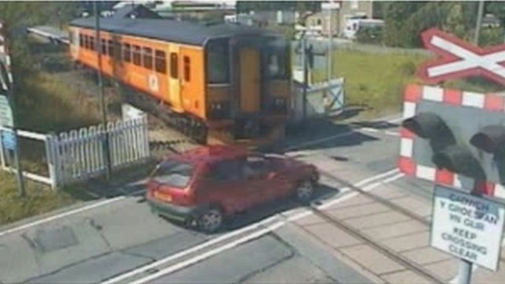 Near miss at level crossing