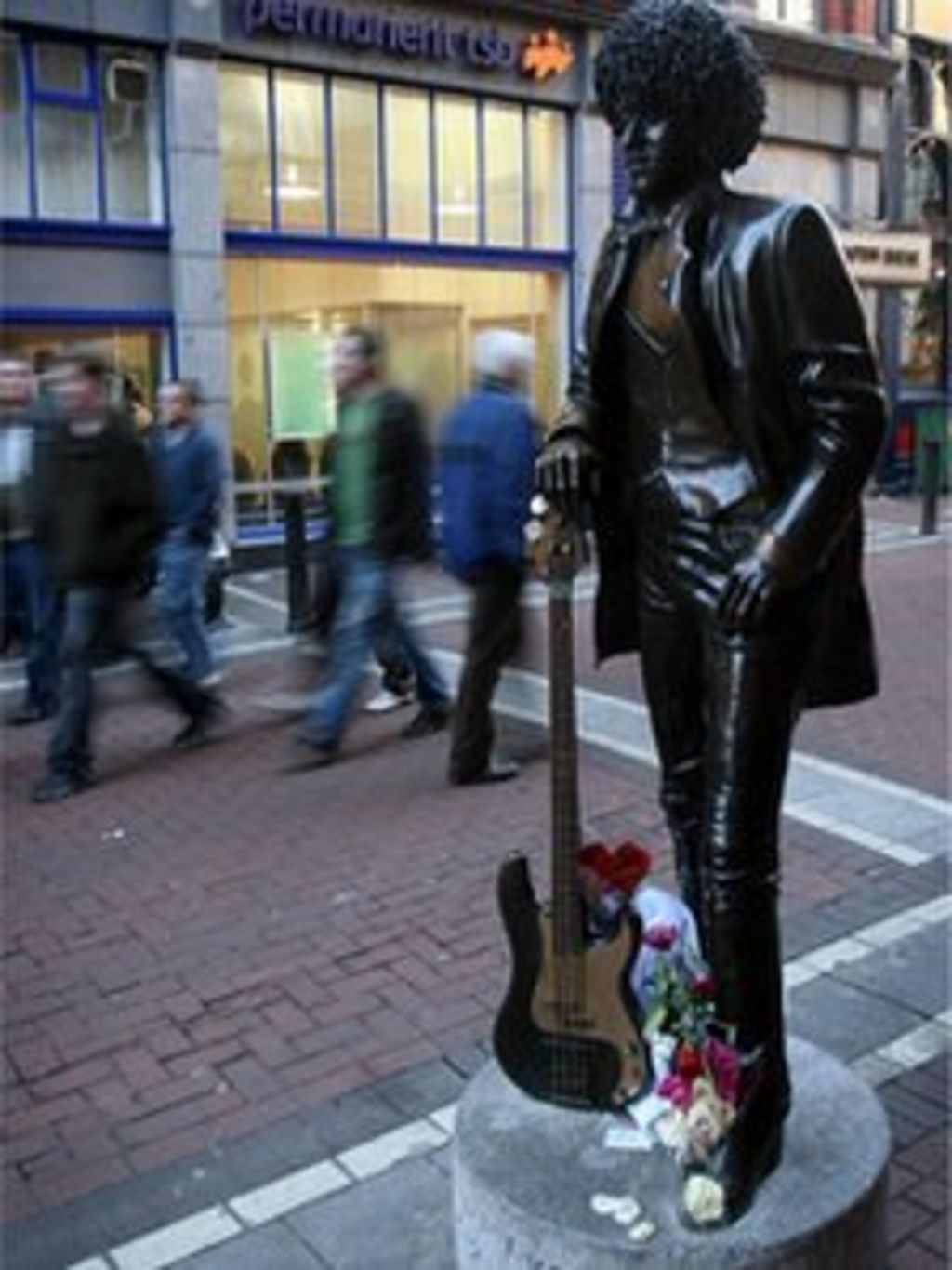 Phil Lynott statue is vandalised in Dublin BBC News