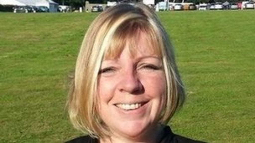 Gail Richards named as Yorkshire Dales bike crash victim - BBC News