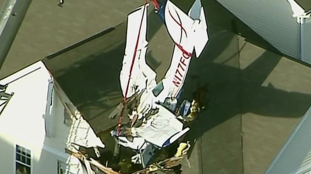 Plane crashes into Virginia living room BBC News