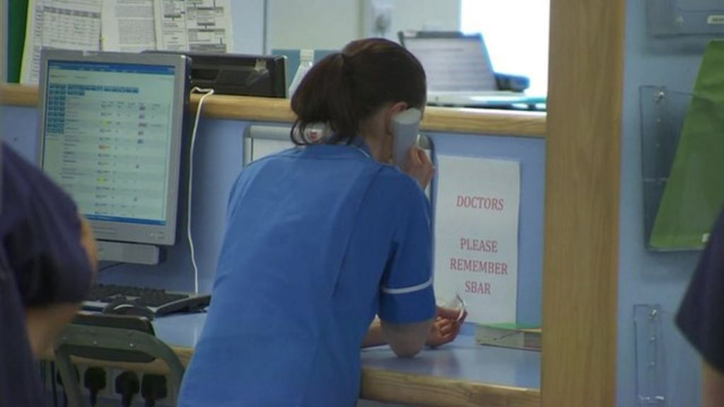 NHS 'misses A&E waiting time target' - BBC News