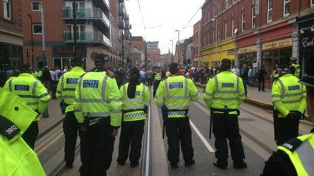 Sheffield city centre rival protests lead to arrests - BBC News