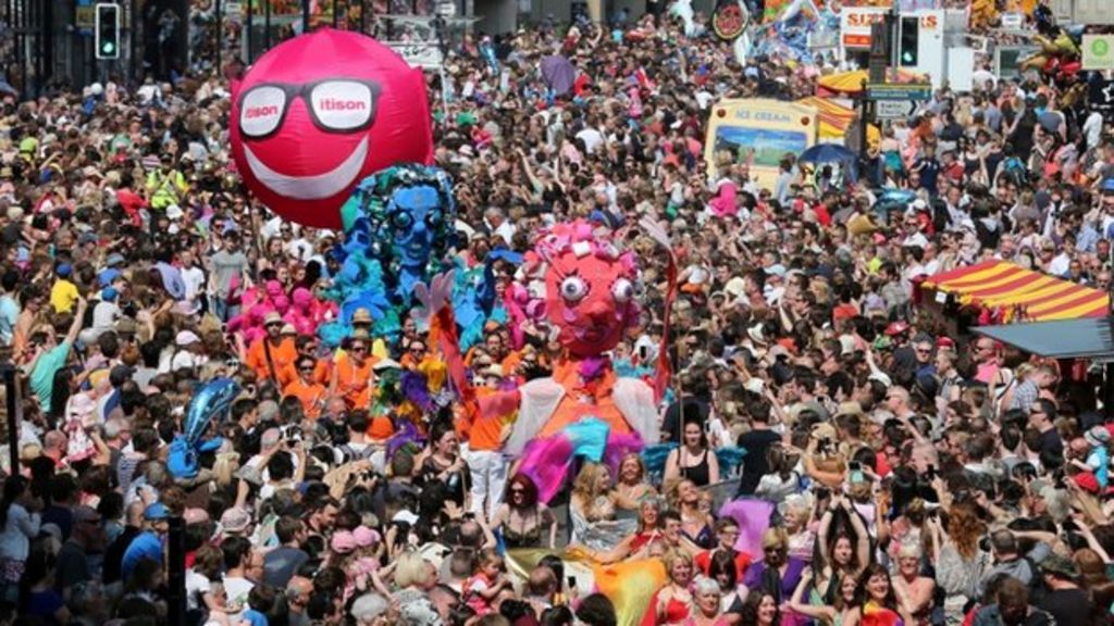 Record numbers at West End Festival's Mardi Gras parade BBC News