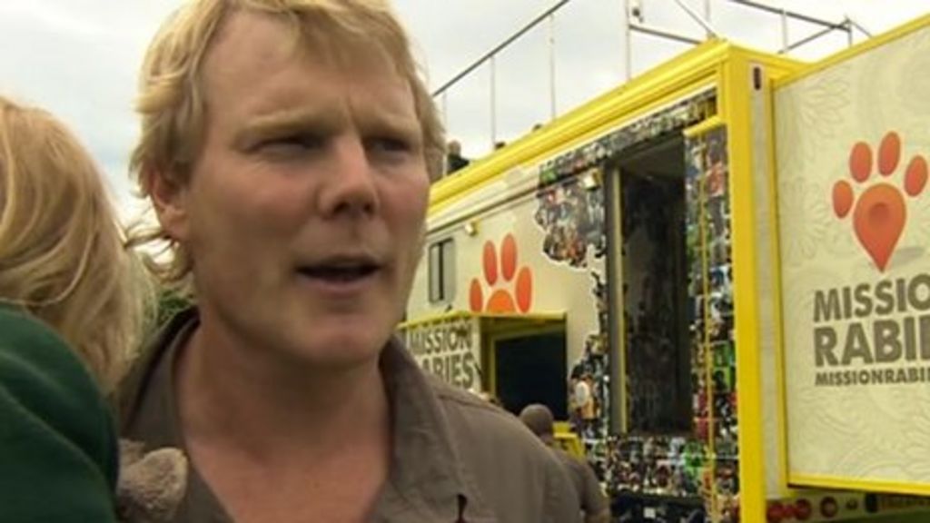 Vet Luke Gamble's mission to beat rabies in India - BBC News