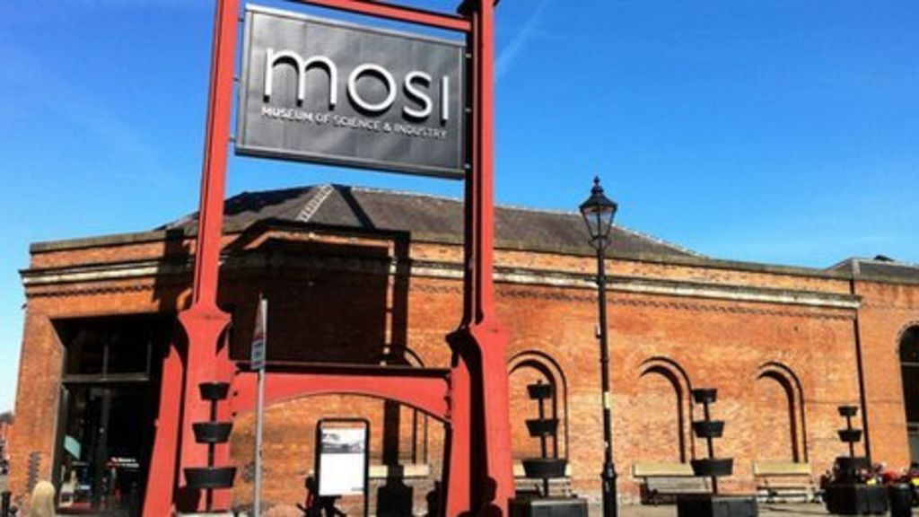 Closing Manchester science museum 'would be criminal' - BBC News