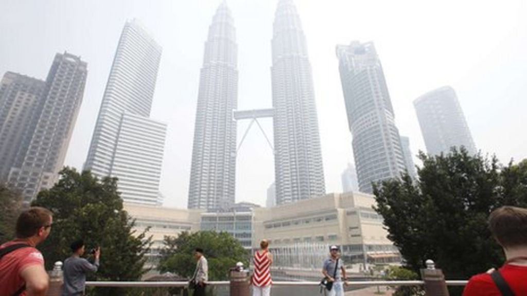 Malaysia declares state of emergency over smog in south - BBC News