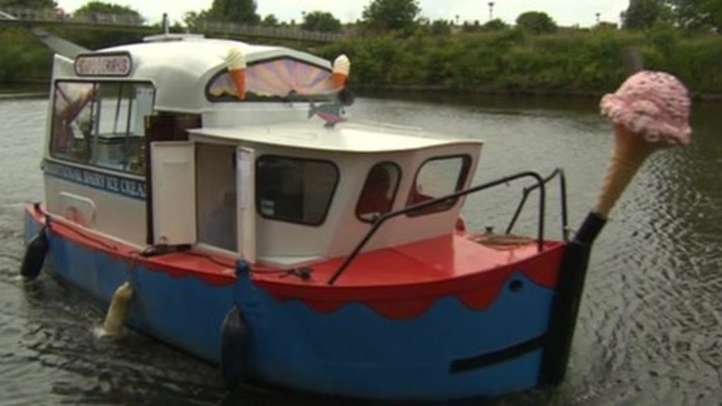 York ice cream boat makes a splash BBC News