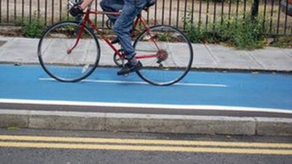 First Boris Bike Cyclist Killed In Lorry Crash Bbc News 