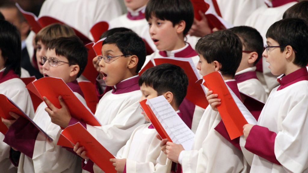 Choir singers 'synchronise their heartbeats' - BBC News