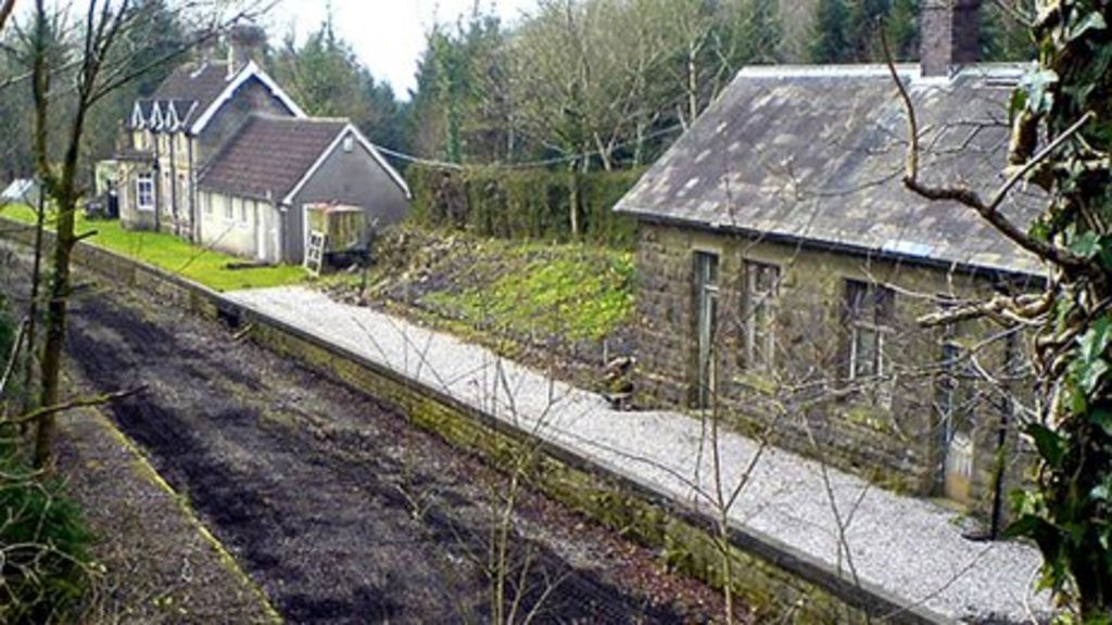 Masbury station: Trust's £500,000 restoration appeal - BBC News