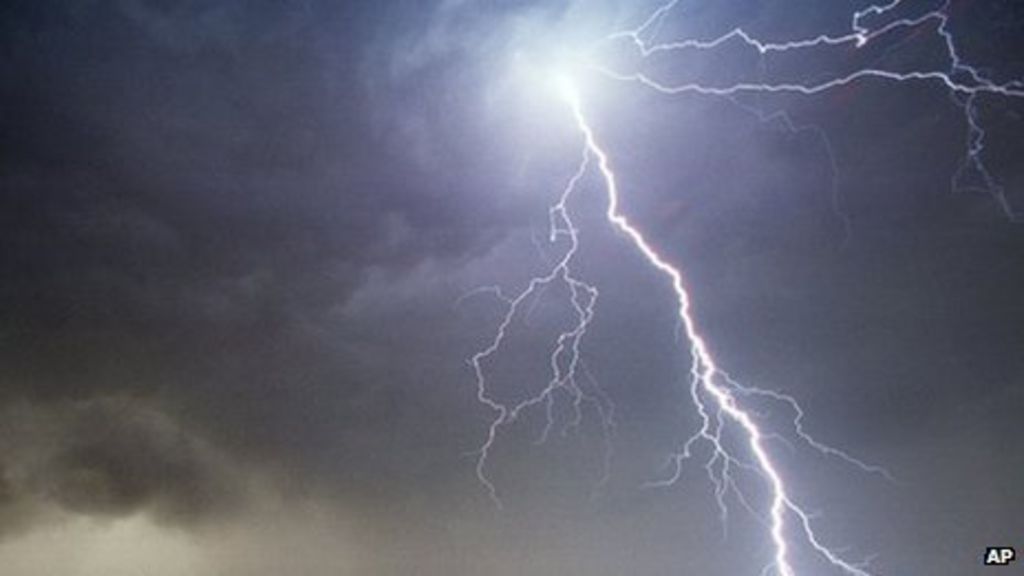 Weather change from heat to rain brings thunder and lightning BBC News