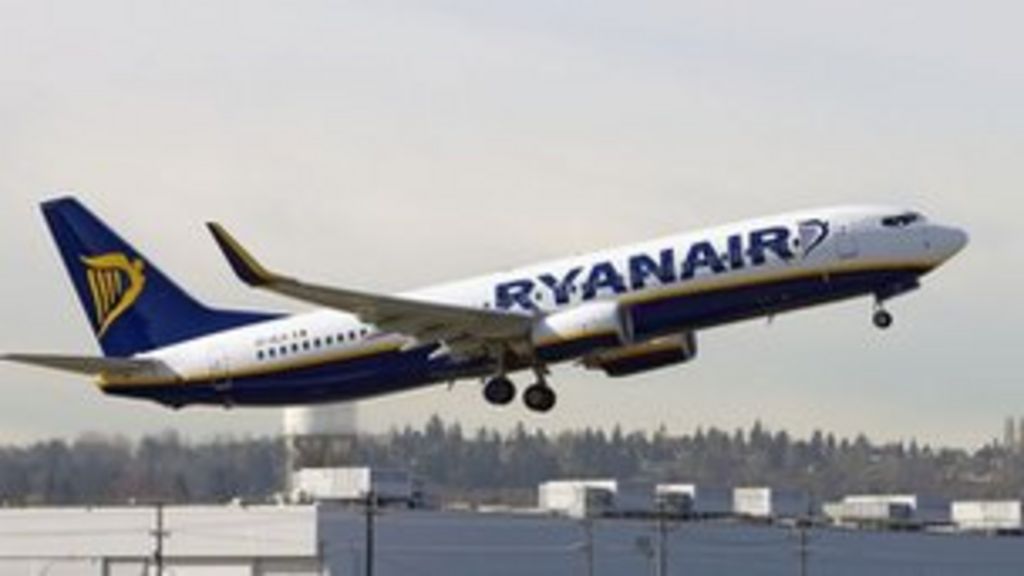 Ryanair flight from Edinburgh struck by lightning BBC News