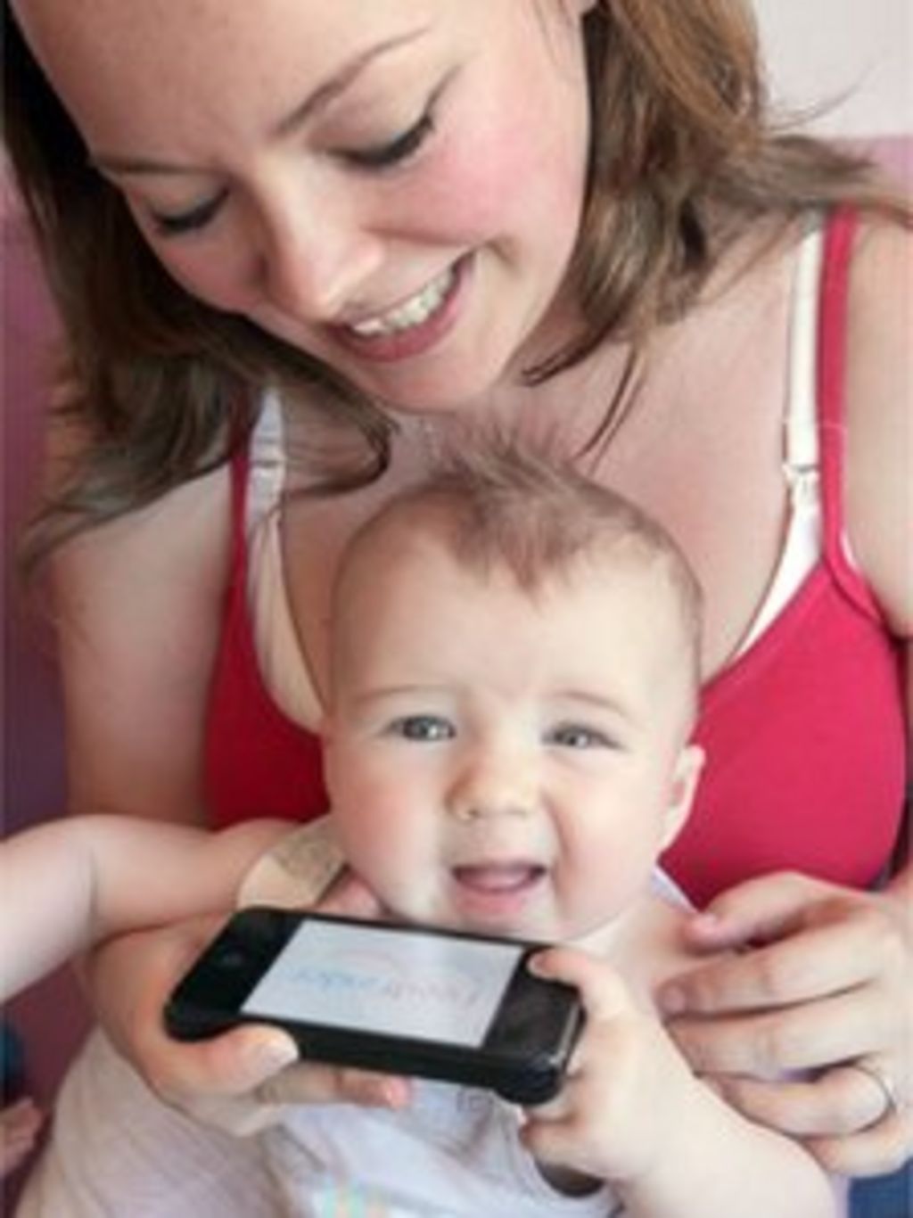 Feed Finder app rates places to breastfeed BBC News