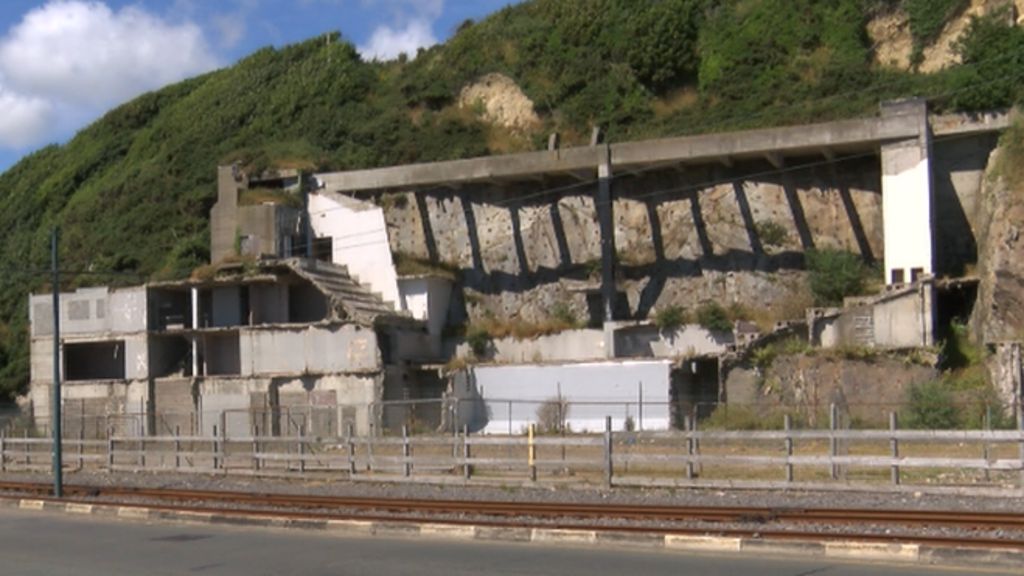 Isle of Man 'shame' over Summerland fire disaster - BBC News