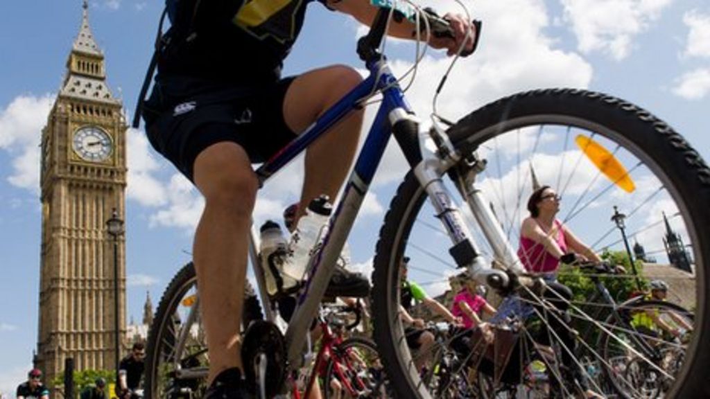 RideLondon Thousands ride in 100mile bike race BBC News
