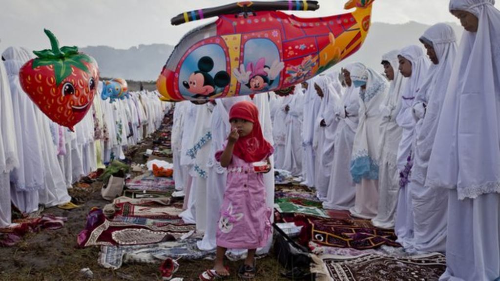 In pictures: Eid al-Fitr 2013 - BBC News