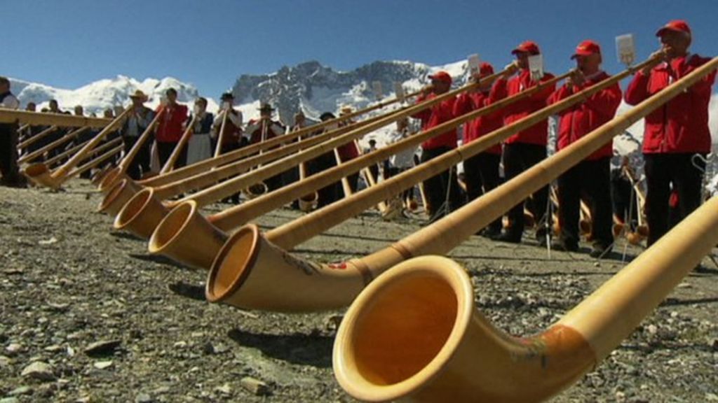 Alpine horn players set mountaintop world record BBC News