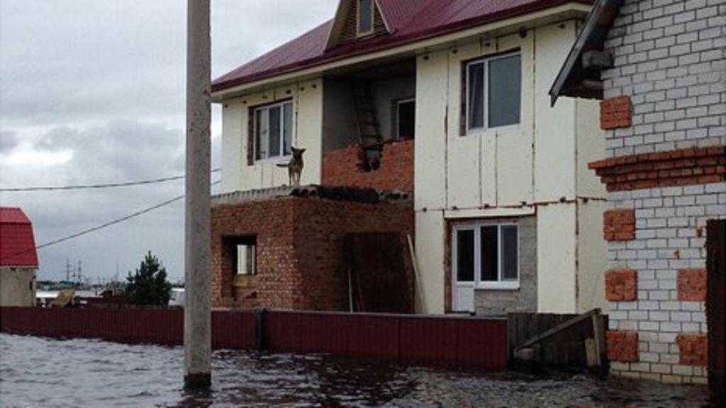 Russia flood victims in far east pay for past mistakes - BBC News