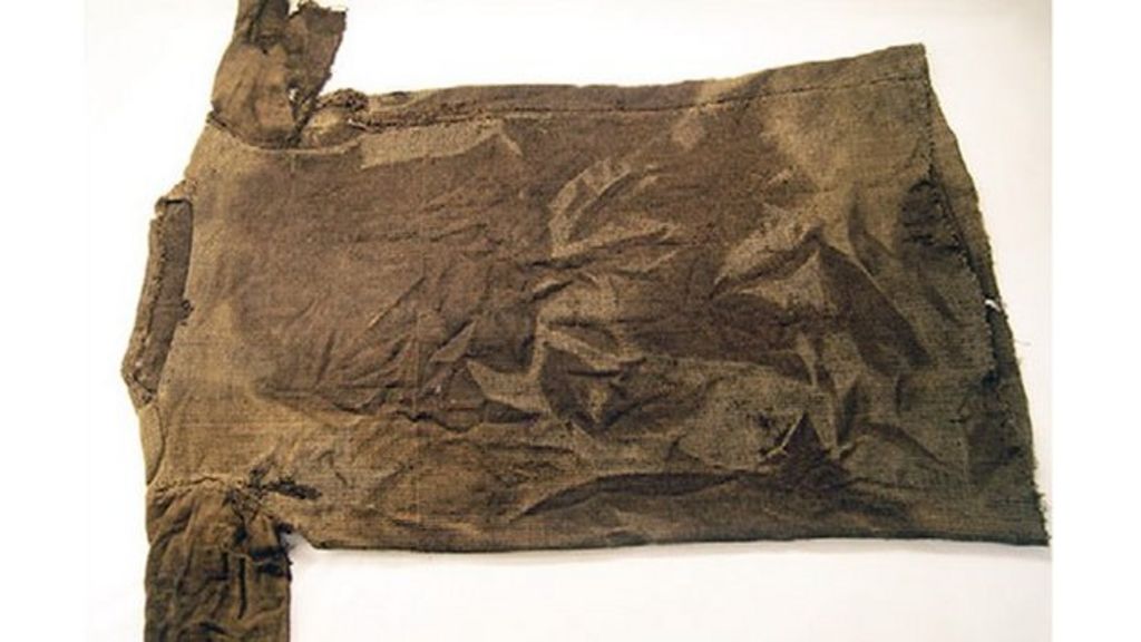 Ancient artefacts found in melting snow - BBC News