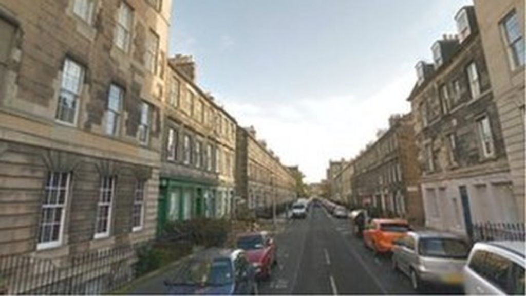 Edinburgh landlord ordered to pay tenants three times deposit BBC News