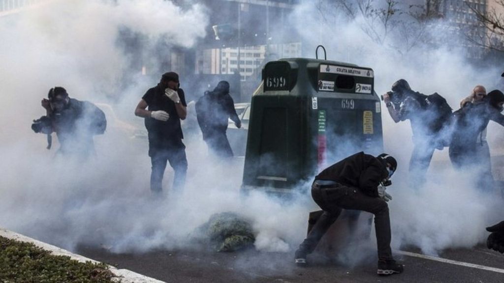 Brazil protests disrupt Independence Day celebrations - BBC News