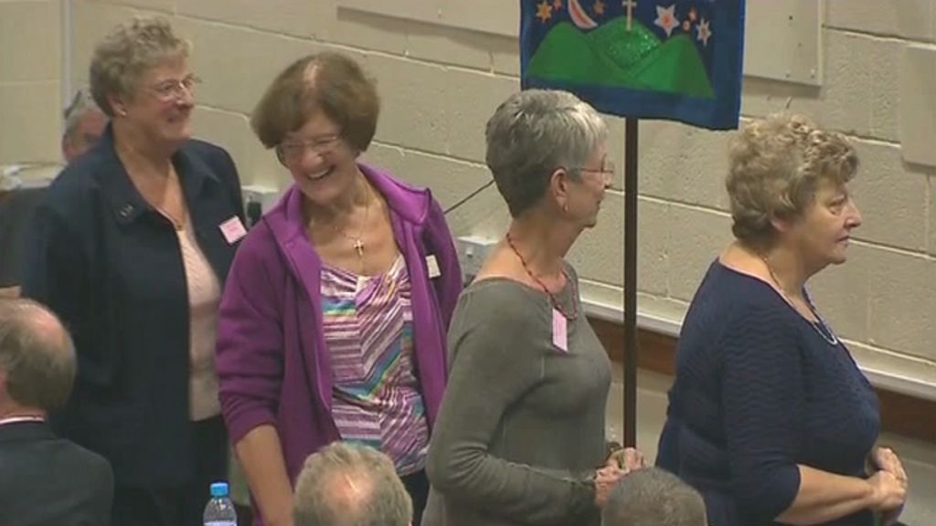 Church in Wales backs women bishops