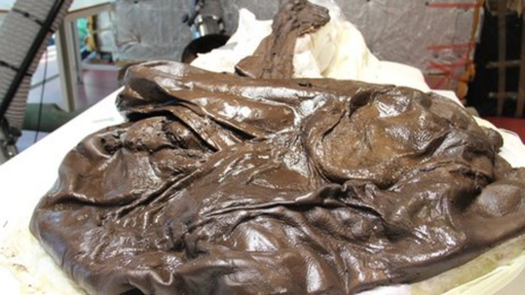 World's oldest bog body hints at violent past - BBC News
