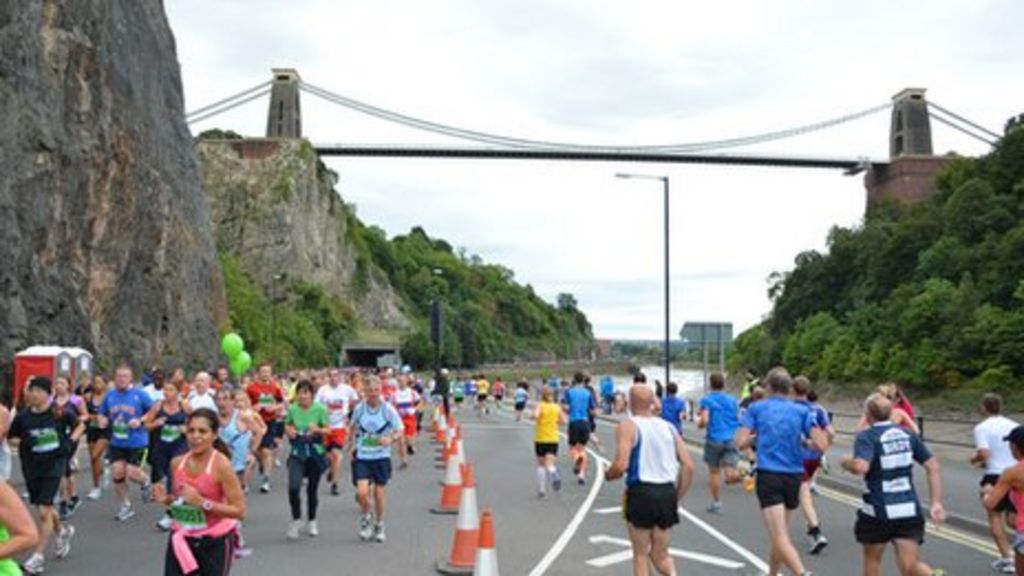 Bristol's 25th Half Marathon attracts 20,000 runners BBC News