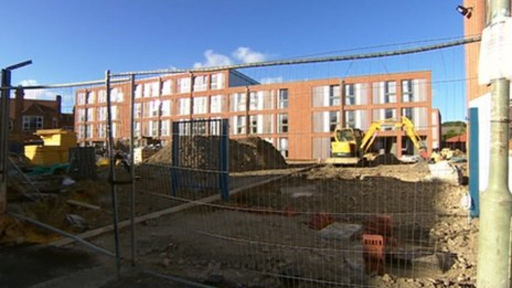 Oxford Brookes students put up in hotel as halls unfinished BBC News