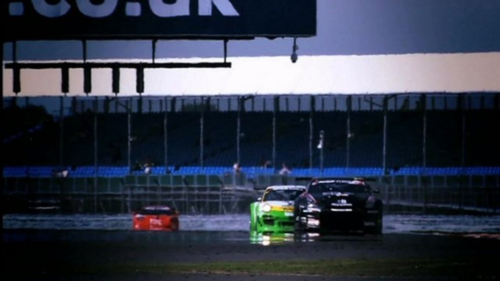 Racing gamers take to the track - BBC Newsround