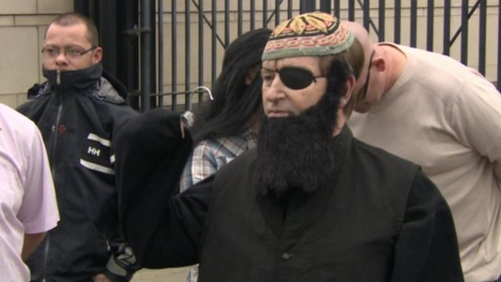 Loyalist Willie Frazer Arrives At Court Dressed As Abu Hamza Bbc News 2065