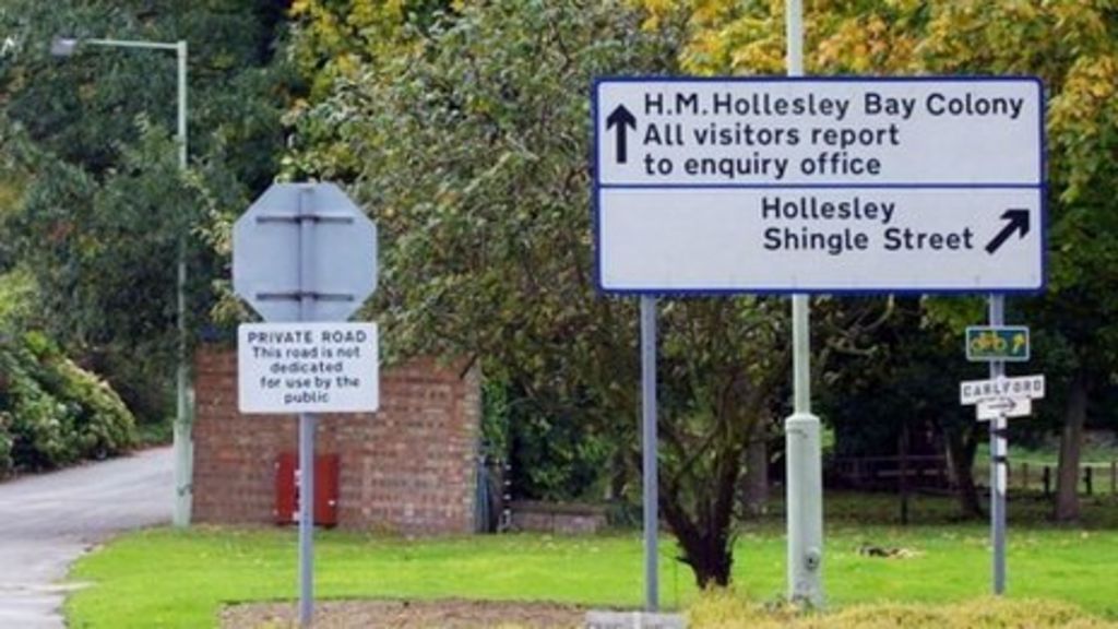 Hollesley Bay Prison: Absconding pair prompt safety fears - BBC News