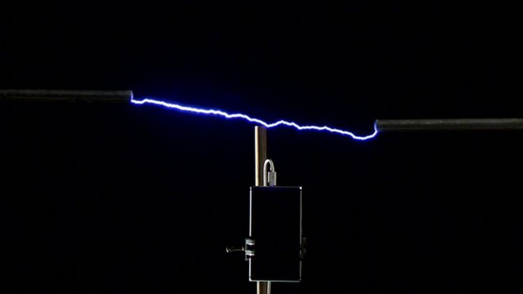 Lightning powers mobile phone BBC News