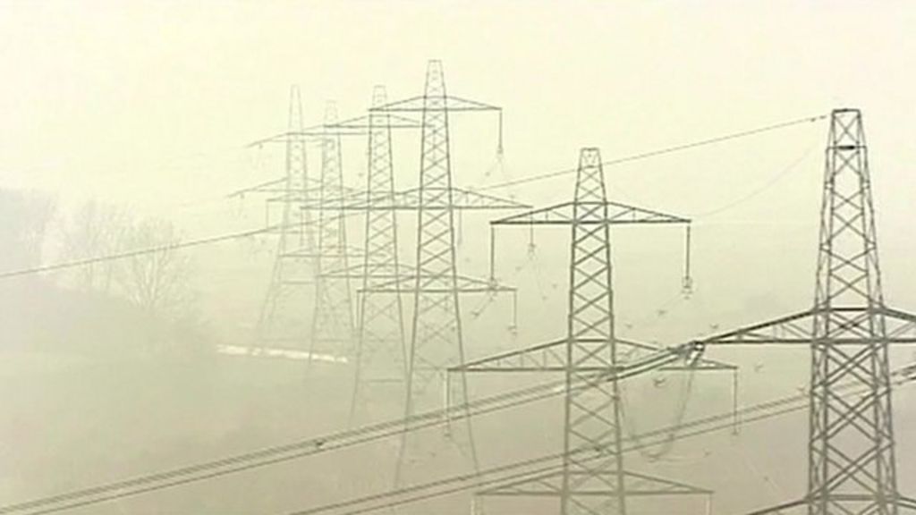 Blackout risk in UK: Power capacity to fall - BBC News