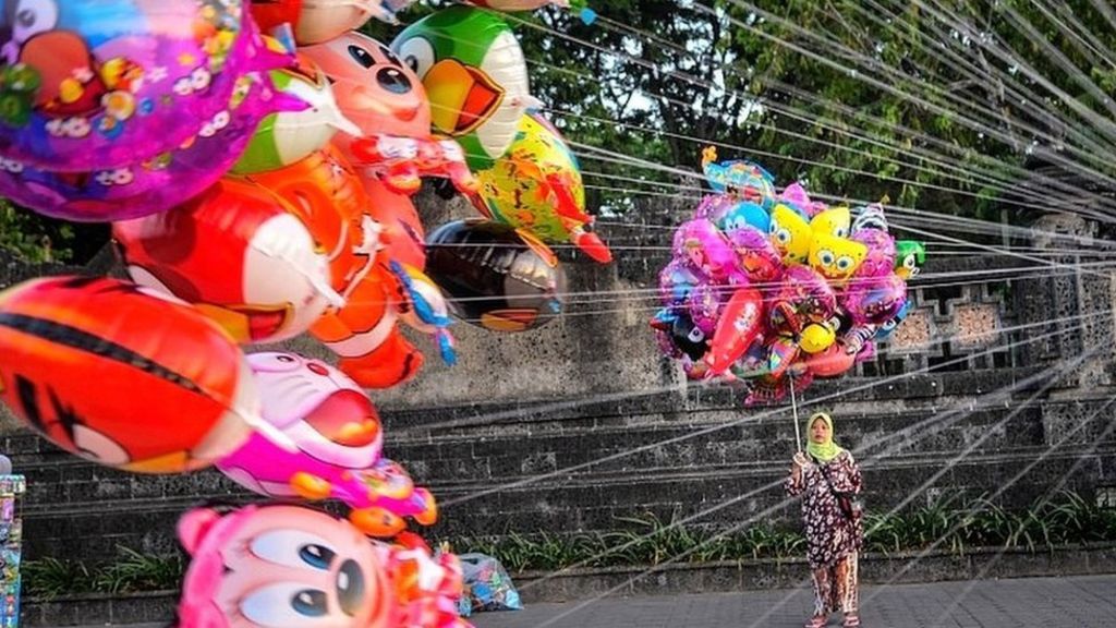 In pictures: Eid al-Adha around the world - BBC News