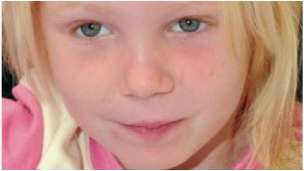 Greek police appeal over mystery blonde girl photo picture