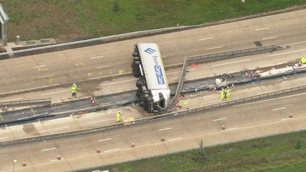 Lorry Driver Arrested Over M25 Potters Bar Crash - BBC News