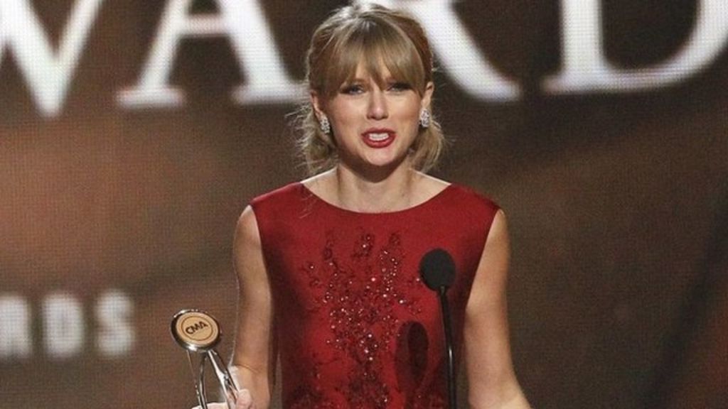 Taylor Swift Was Honoured With The Pinnacle Award