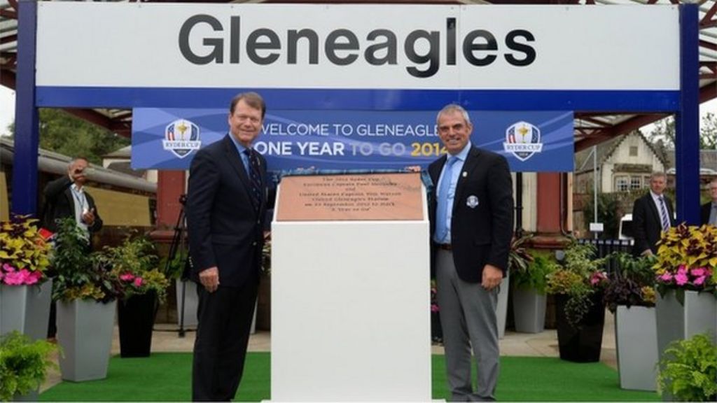Captain Tom Watson and European Captain Paul McGinley unveil a Commemorative plaque at Gleneagles train station