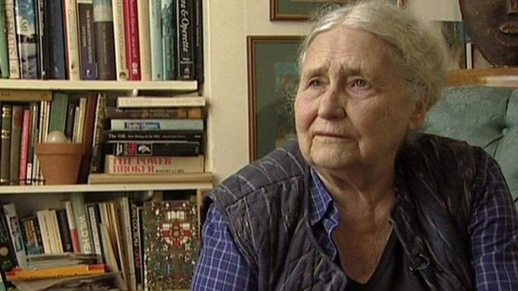 Doris Lessing Nobel Prize Winning Author Dies Aged 94 Bbc News