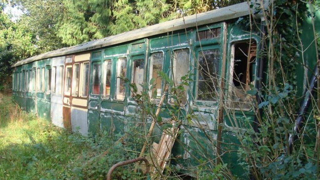 Victorian railway carriage sells for £2,300 at auction BBC News