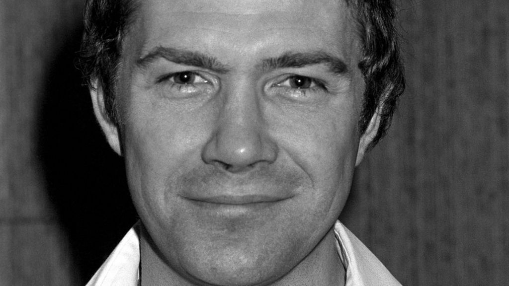 Professionals star Lewis Collins dies - BBC News