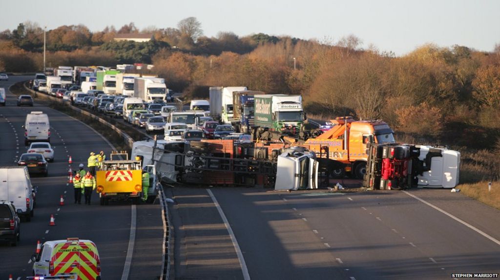 M1 In Leicestershire Closed After Lorry Overturns Bbc News