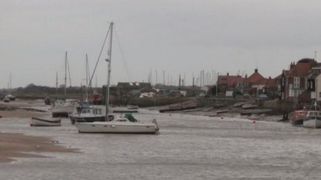 Norfolk storms Thousands of homes evacuated BBC News