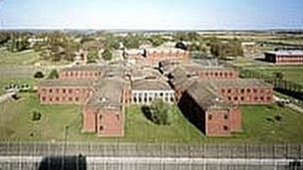 Drunk Inmates In Hmp Highpoint Cell Barricade Bbc News 6683