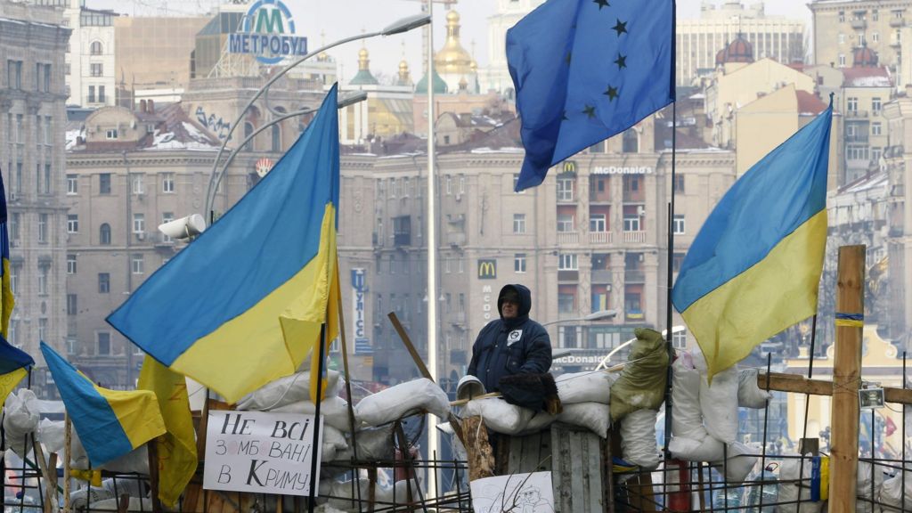 Ukraine President Yanukovych suspends mayor of Kiev - BBC News