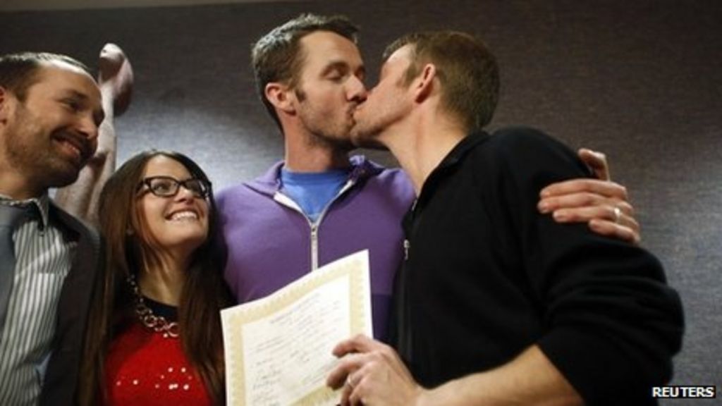 Gay couples wed in Utah after ruling