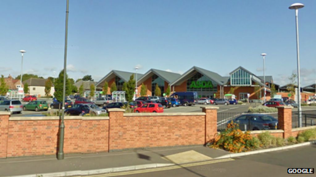 Four armed men rob Asda supermarket in Biggleswade BBC News