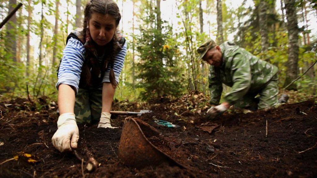 Digging for their lives: Russia's volunteer body hunters 